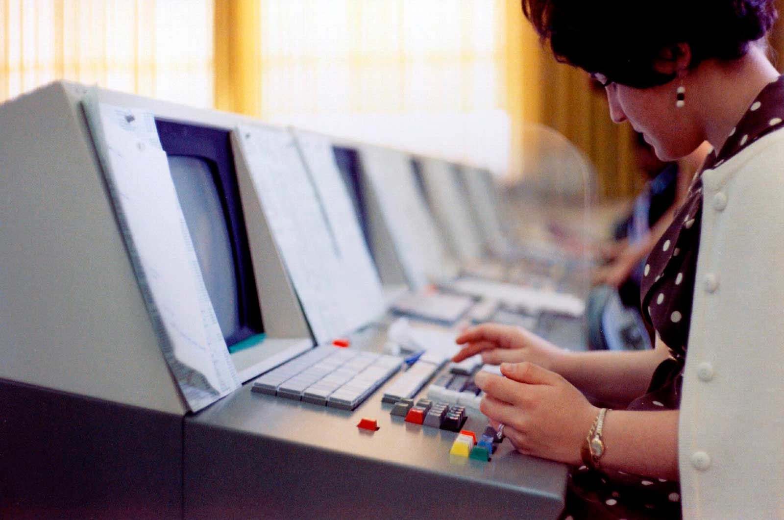 Bell Lab's Data Terminal Test Room. Image from Rare Historical Photos.